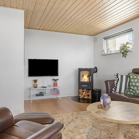 Lovely In Hejls With Wifi